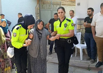 Şehit polis müdürünün annesi hastaneye kaldırıldı