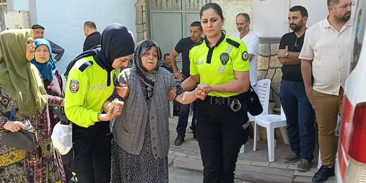 Şehit polis müdürünün annesi hastaneye kaldırıldı