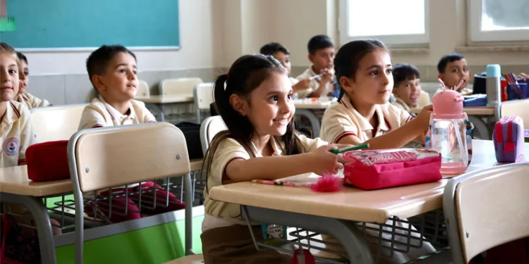 Başkan Deviren’den Birinci Sınıflara Ziyaret
