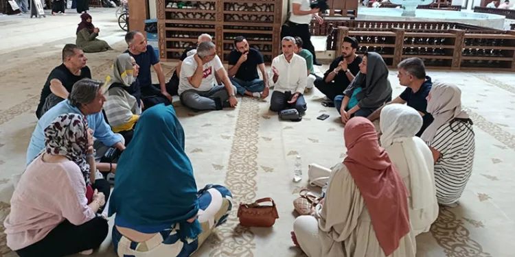 Bursalı rehberlere Ulu Cami’de hat sanatı eğitimi