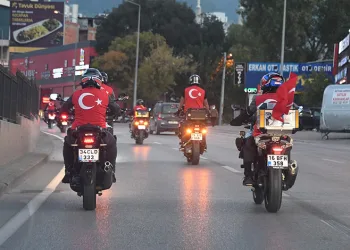 Motosikletli kortej herkesi coşturdu