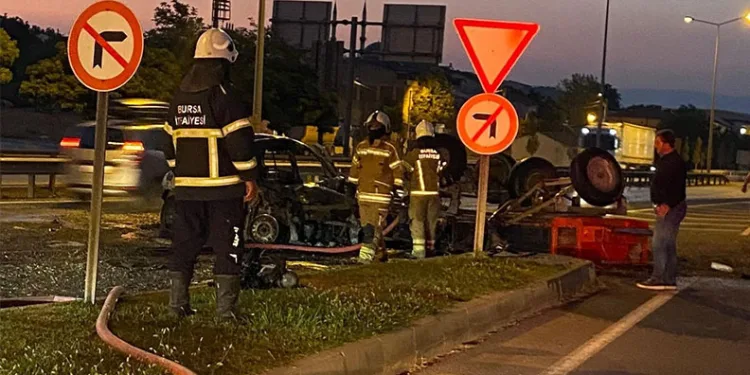 Bursa’da traktöre çarpıp yanan otomobildeki anne-kız yaralandı