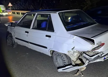 Bursa’da bariyere çarpan sürücü yaralandı