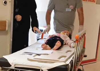 Bursa’da balkondan düşen 2 yaşındaki çocuk yaralandı