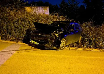 Bursa’da 2 otomobil kafa kafaya çarpıştı: 4 yaralı
