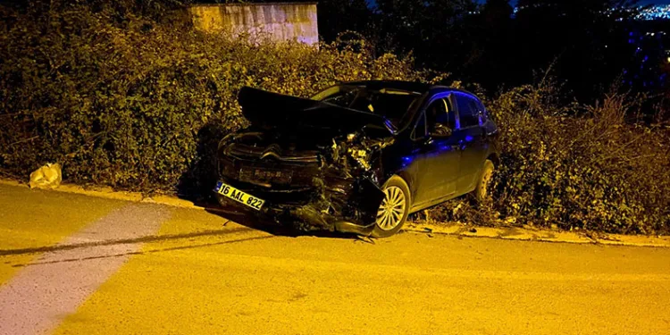 Bursa’da 2 otomobil kafa kafaya çarpıştı: 4 yaralı