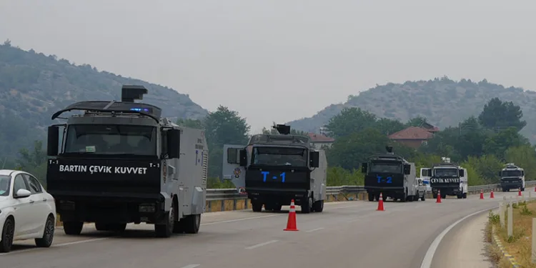 Zonguldak’ta lüks yat denize indikten 15 dakika sonra battı