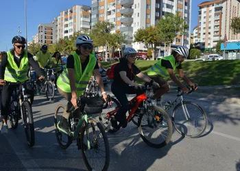 Bursa’da Renkli Pedallar sağlıklı bir çevre için çevrildi