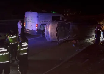 Lastiği patlayan minibüs takla atarak devrildi: 2 ölü, 8 yaralı