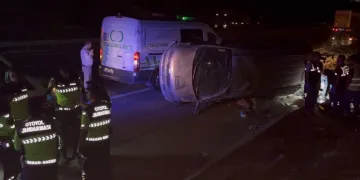 Lastiği patlayan minibüs takla atarak devrildi: 2 ölü, 8 yaralı