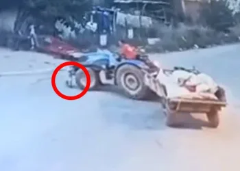 Bursa’da havalandırma boşluğuna düşen inşaat işçisi ağır yaralandı