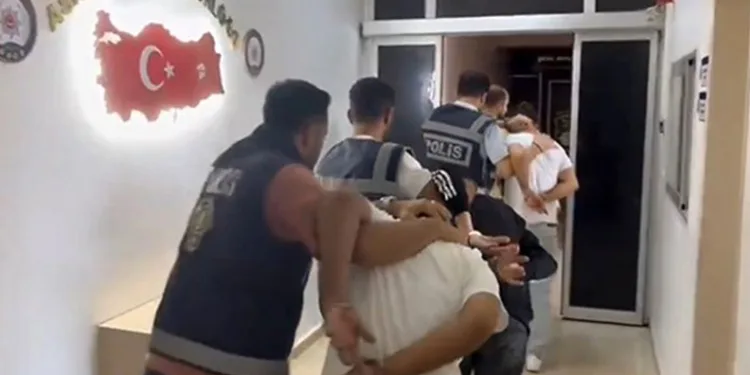 Kepez Belediyesi Esentepe’de yaptığı yenileme çalışmalarıyla bölgeye modern bir çehre kazandırdı