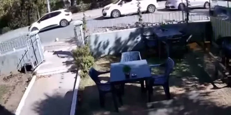 Bursa’da 3 aracın karıştığı zincirleme kaza kamerada