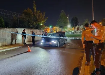 Trafiği birbirine kattı, olay yerinden kaçtı