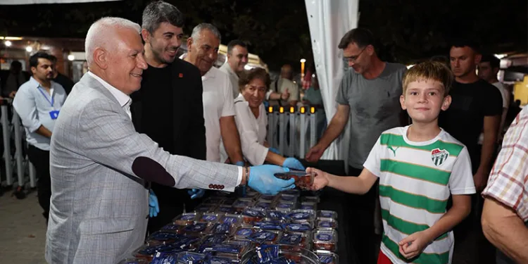 Başkan Bozbey: “Mevlid Kandili, tüm hemşehrilerimize ve insanlığa hayırlar getirsin”