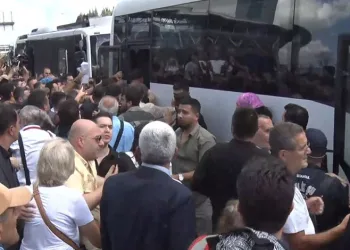 Kadıköy’de okul çevresinde denetim: 2 şüpheli gözaltına alındı