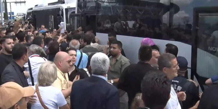 Kadıköy’de okul çevresinde denetim: 2 şüpheli gözaltına alındı