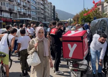 Bursa’da yol verme tartışması kavgaya dönüştü: O anlar kamerada