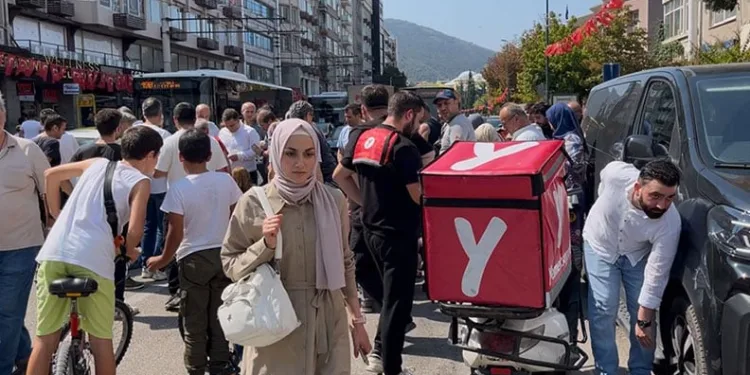 Bursa’da yol verme tartışması kavgaya dönüştü: O anlar kamerada