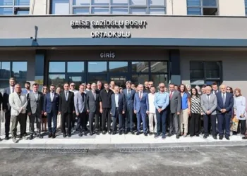 Vali Erol Ayyıldız’dan ortaokul ziyareti
