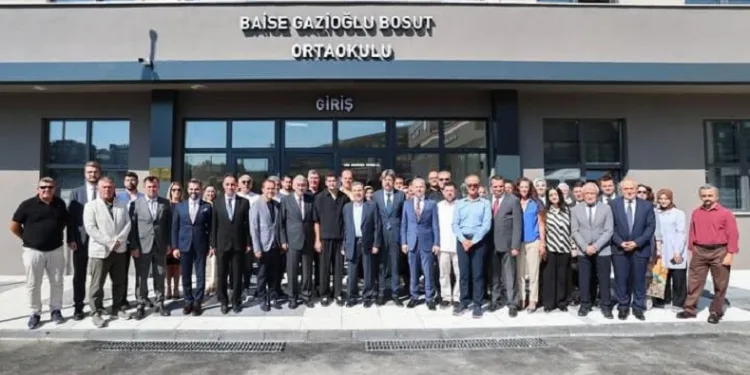 Vali Erol Ayyıldız’dan ortaokul ziyareti