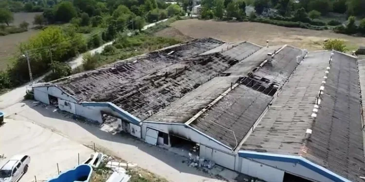 Rögar çukuruna düşen motosikletin sürücüsü ağır yaralandı