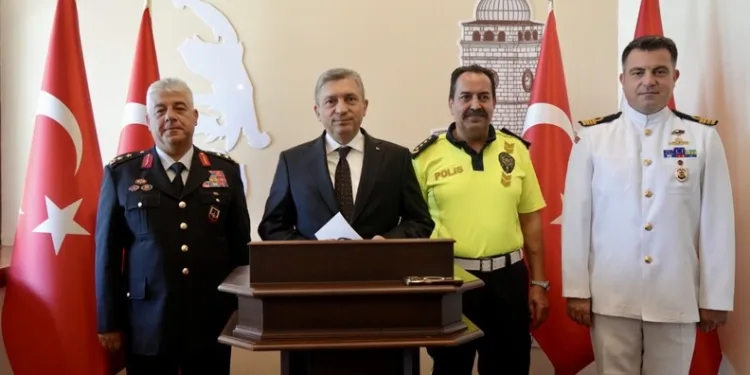 Edirne’de şok uygulama: Araçlar didik didik arandı