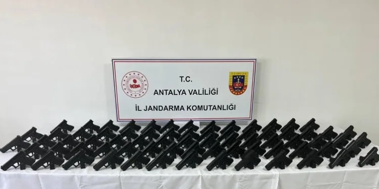 Katkı maddesi kullanılarak üretilen tonlarca domates posasına ve biber salçasına el konuldu