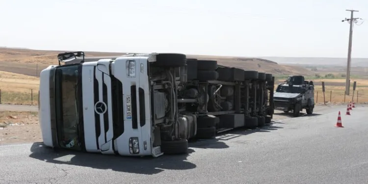 Mersin’de kaçak makaron operasyonu