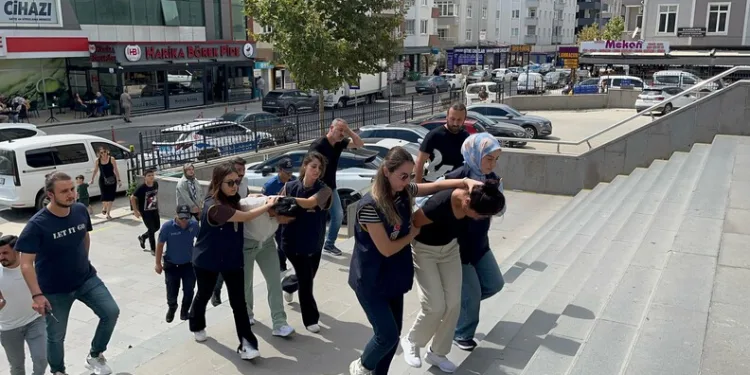 Ayı saldırısına uğradı: Canını ağaca tırmanarak kurtardı