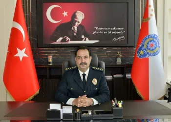 TEM Otoyolu’nda tırın dorsesi alev alev yandı
