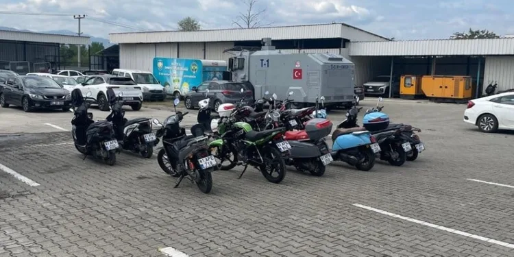 Aksaray’da 2’si polis 4 kişinin yaralandığı olayda gözaltına alınan baba ve oğlu serbest kaldı