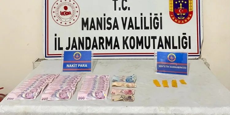 Zonguldak’ta denize indirildikten sonra batan lüks yatı çıkarma çalışmaları sürüyor