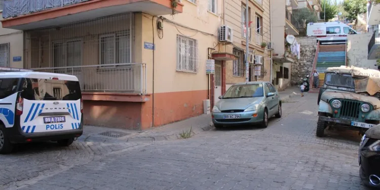 Zonguldak’ta denize indirildikten sonra batan lüks yatı çıkarma çalışmaları sürüyor