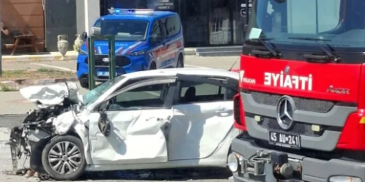 Zonguldak’ta denize indirildikten sonra batan lüks yatı çıkarma çalışmaları sürüyor