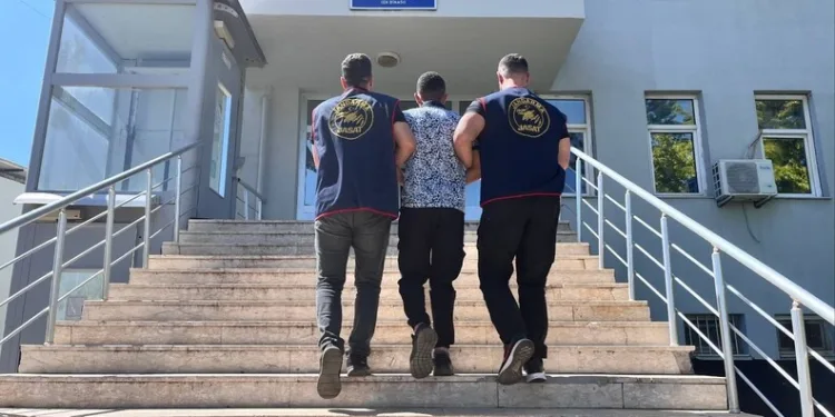 Kuyuya düşen vatandaş kurtarıldı