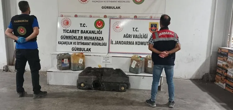 TEM’de lastiği patlayan otobüse kamyon çarptı: 1 yaralı