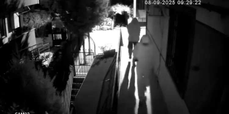Endonezya’yı sel vurdu: 19 ölü, 10 kayıp