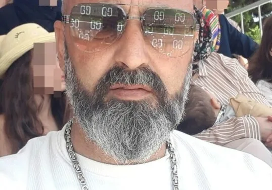 Pendik Sahil Yolu’nda kaza: Lüks otomobil takla atarak devrildi