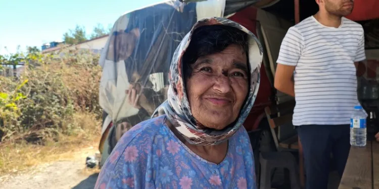 Pendik Sahil Yolu’nda kaza: Lüks otomobil takla atarak devrildi