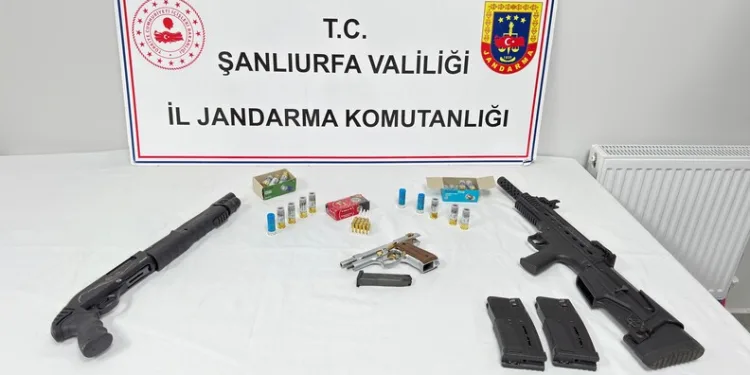 Pendik Sahil Yolu’nda kaza: Lüks otomobil takla atarak devrildi