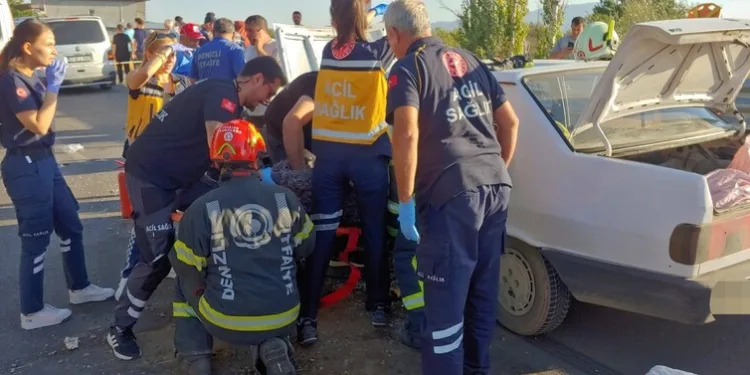 Pendik Sahil Yolu’nda kaza: Lüks otomobil takla atarak devrildi