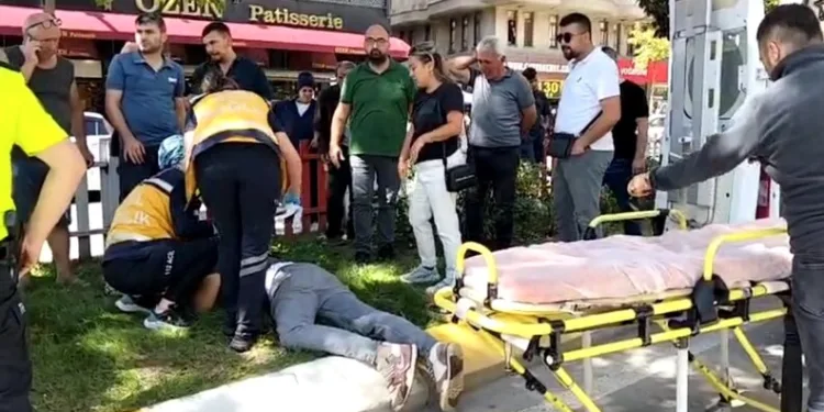 Pendik Sahil Yolu’nda kaza: Lüks otomobil takla atarak devrildi