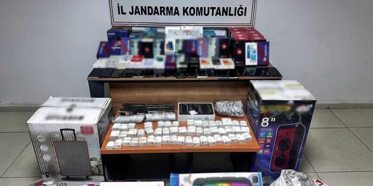 Kepez Belediyesi Esentepe’de yaptığı yenileme çalışmalarıyla bölgeye modern bir çehre kazandırdı