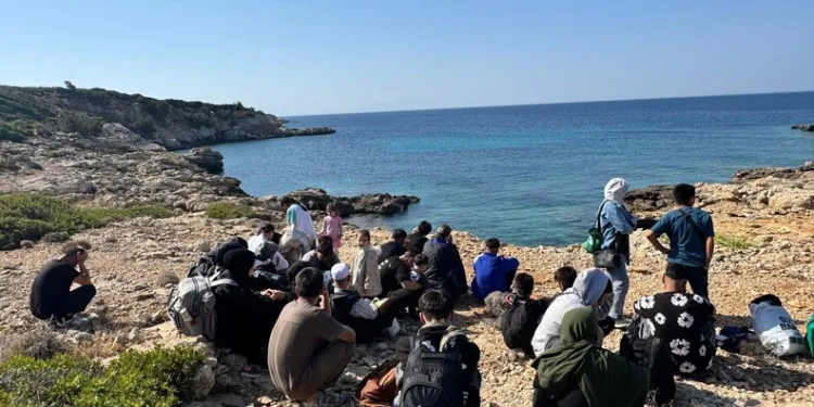 Kepez Belediyesi Esentepe’de yaptığı yenileme çalışmalarıyla bölgeye modern bir çehre kazandırdı