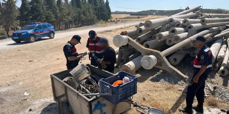 Kepez Belediyesi Esentepe’de yaptığı yenileme çalışmalarıyla bölgeye modern bir çehre kazandırdı