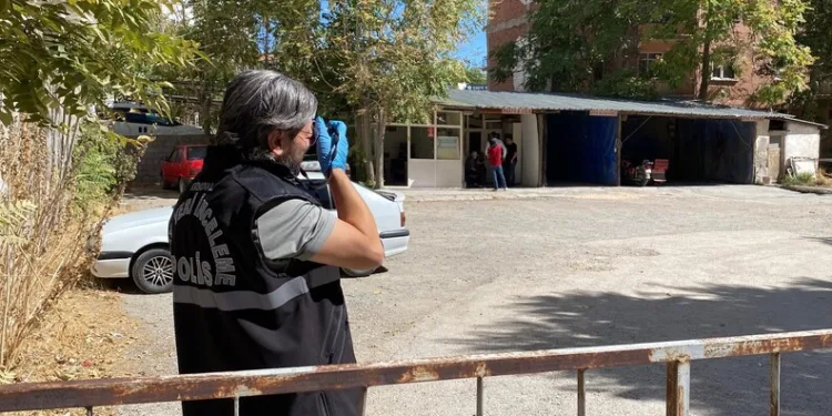 Kepez Belediyesi Esentepe’de yaptığı yenileme çalışmalarıyla bölgeye modern bir çehre kazandırdı