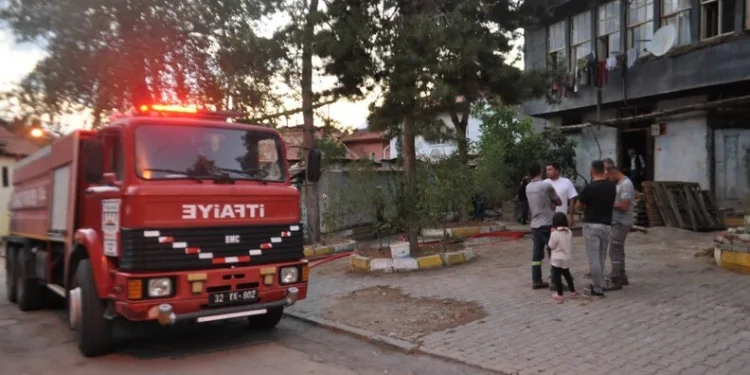 Motosiklet ile otomobil çarpıştı: 2 yaralı
