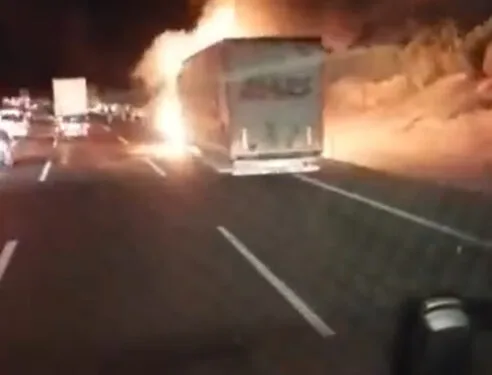 Motosiklet ile otomobil çarpıştı: 2 yaralı