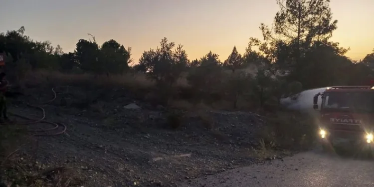 Motosiklet ile otomobil çarpıştı: 2 yaralı